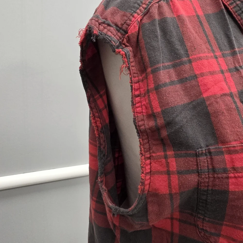 American Eagle Outfitters Red and Black Plaid Sleeveless Shirt - Picture 3 of 7